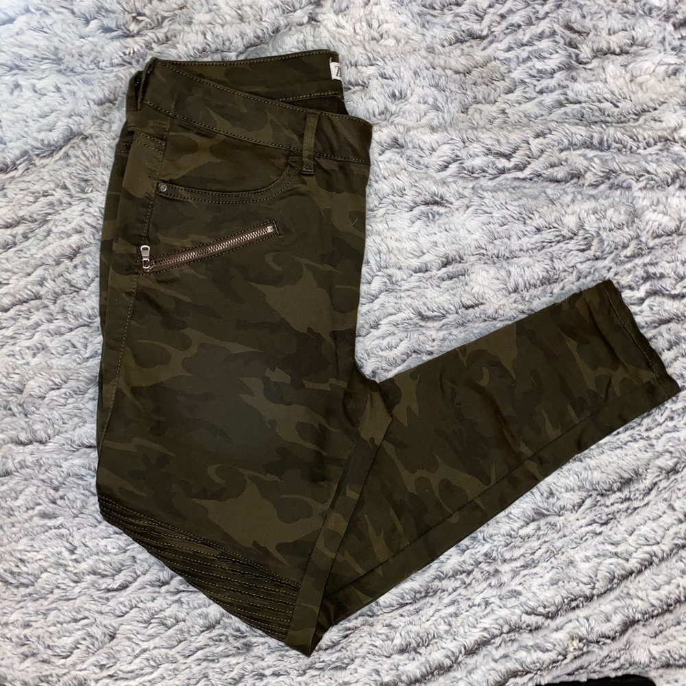 S A L E ‼️ Zara Camo Jogger Pants ✨